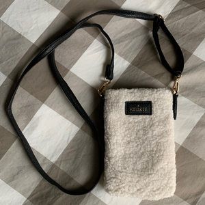FIRESIDE PHONE CROSSBODY - WHITE SHERPA